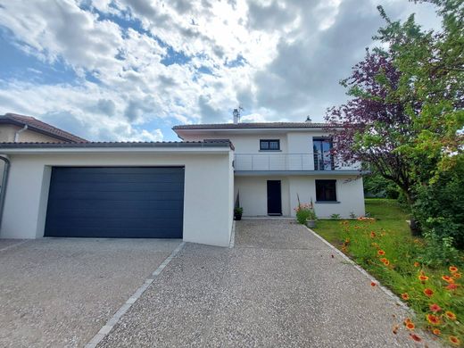 Luxury home in Beaumont-lès-Randan, Puy-de-Dôme