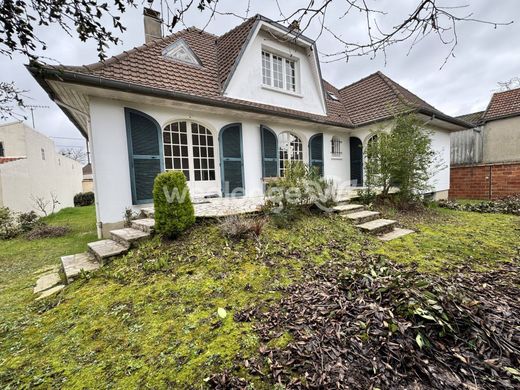 Luxury home in Achères, Yvelines