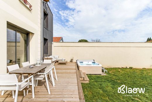 Luxury home in Décines-Charpieu, Rhône