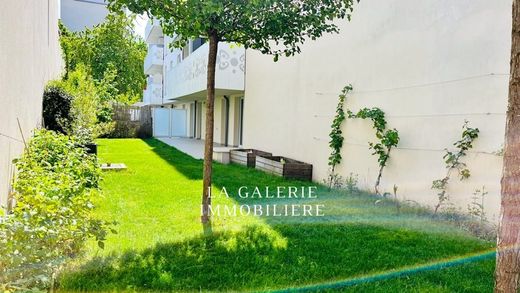 Apartment in Courbevoie, Hauts-de-Seine
