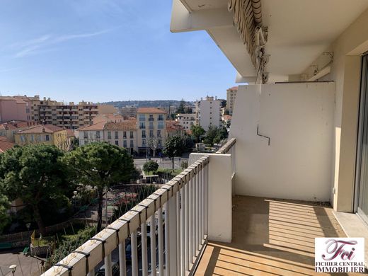 Apartment / Etagenwohnung in Menton, Alpes-Maritimes
