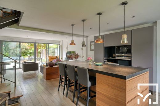 Luxus-Haus in Rueil-Malmaison, Hauts-de-Seine