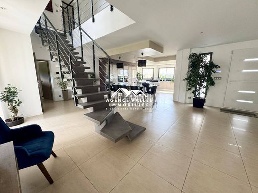 منزل ﻓﻲ Saintry-sur-Seine, Essonne