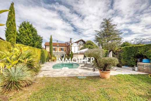 Luxus-Haus in Saint-Ismier, Isère