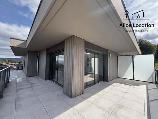 Apartment in Évian-les-Bains, Haute-Savoie