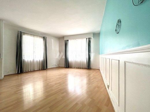 Apartment / Etagenwohnung in Levallois-Perret, Hauts-de-Seine