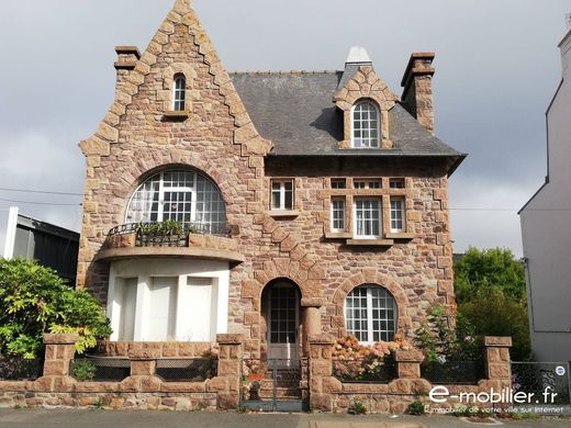 Paimpol, Côtes-d'Armorの高級住宅