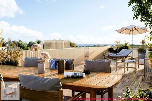 Apartment / Etagenwohnung in Antibes, Alpes-Maritimes