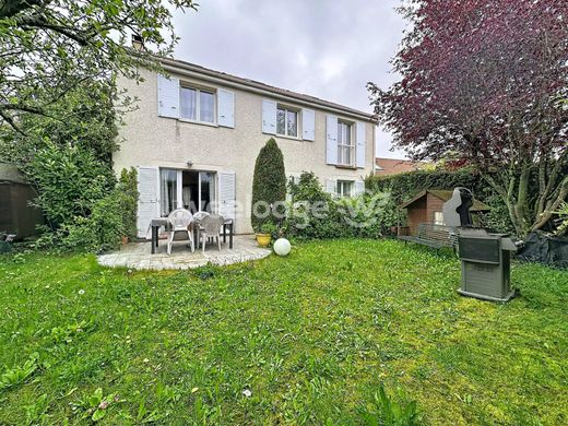 Maison de luxe à Vauréal, Val-d'Oise