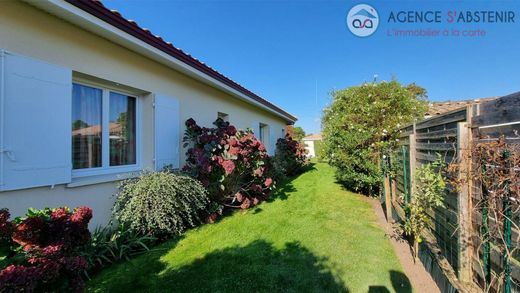 Luxury home in Biganos, Gironde