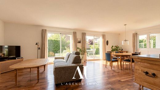Luxury home in Ségny, Ain