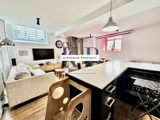 Apartment in Montmartre, Abbesses, Grandes-Carrières, Paris