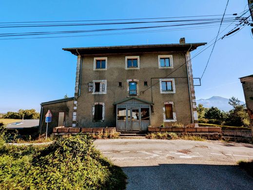 Apartment / Etagenwohnung in Amancy, Haute-Savoie