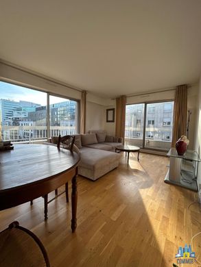 Apartment / Etagenwohnung in Courbevoie, Hauts-de-Seine