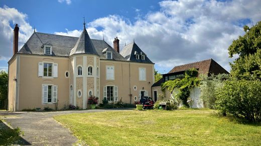 Zamek w Sceaux-sur-Huisne, Sarthe