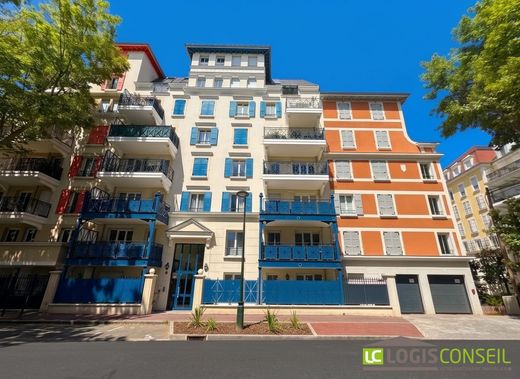 Apartament w Le Plessis-Robinson, Hauts-de-Seine