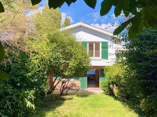 Casa di lusso a La Celle-Saint-Cloud, Yvelines