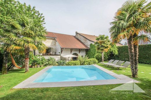 Luxury home in Divonne-les-Bains, Ain