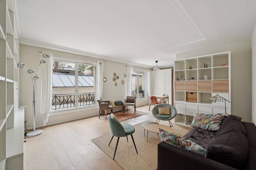 エッフェル塔　アンヴァリッド-エコール・ミリテール　サン・トーマ・ダカン, Parisのアパートメント