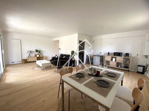 Apartment / Etagenwohnung in Bihorel, Seine-Maritime