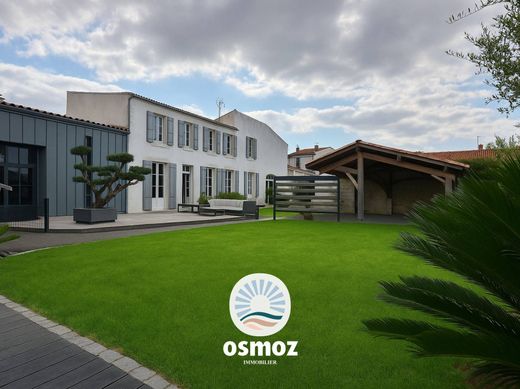 Luxury home in Marans, Charente-Maritime