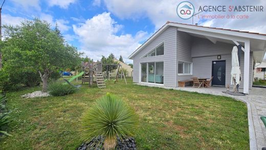 Luxury home in Saint-Médard-en-Jalles, Gironde