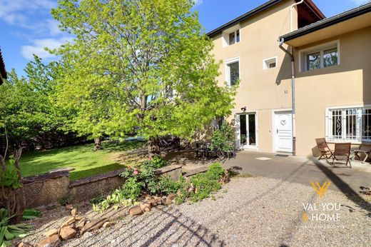 Luxury home in Saint-Genis-Laval, Rhône