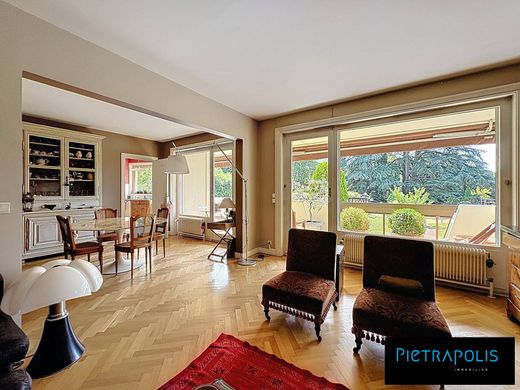 Daire Écully, Rhône