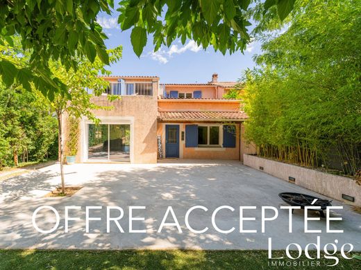 Luxe woning in Bouc-Bel-Air, Bouches-du-Rhône