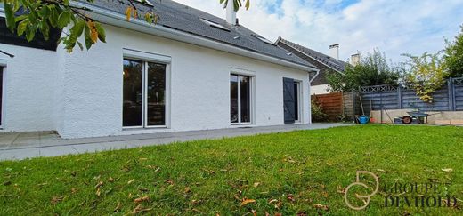 Casa di lusso a Coignières, Yvelines