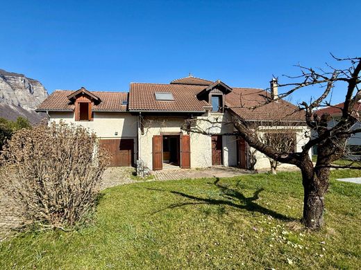 Luxury home in Crolles, Isère