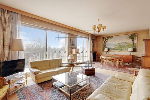 Apartment / Etagenwohnung in Neuilly-sur-Seine, Hauts-de-Seine