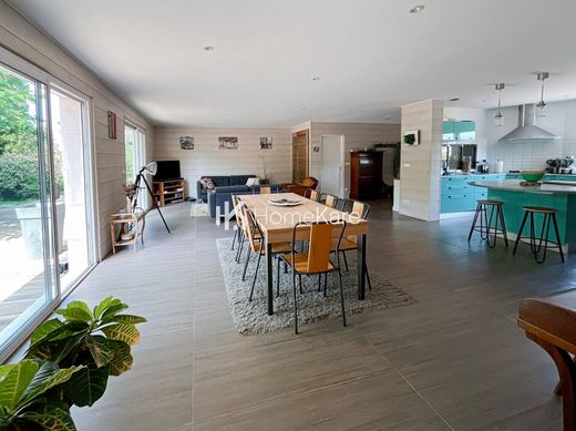 Luxe woning in La Brède, Gironde