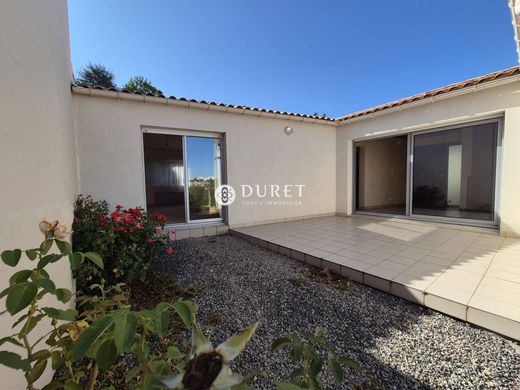 Πολυτελή κατοικία σε La Roche-sur-Yon, Vendée