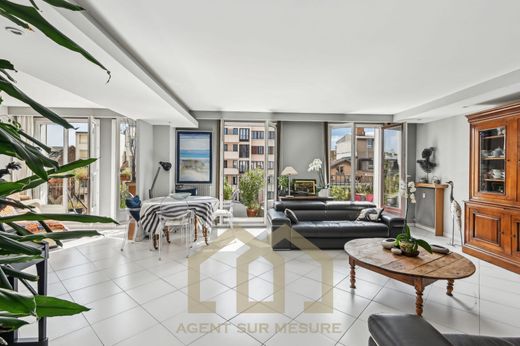 Apartment / Etagenwohnung in Colombes, Hauts-de-Seine