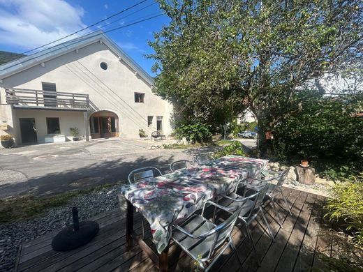 منزل ﻓﻲ Savigny, Haute-Savoie