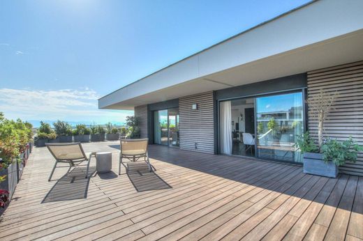 Apartment / Etagenwohnung in Thoiry, Ain