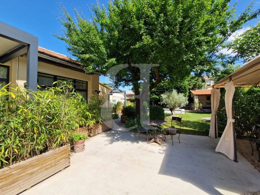 Luxury home in Vaison-la-Romaine, Vaucluse