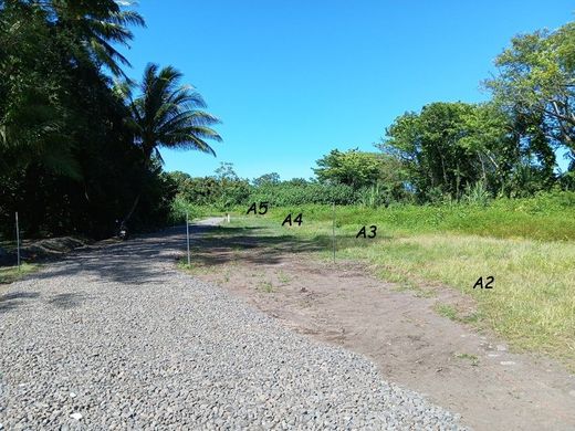 Grundstück in Tahiti