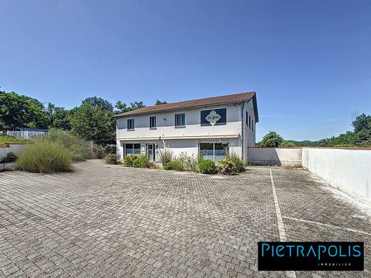 Edificio en Craponne, Ródano