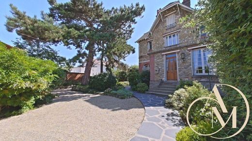 Casa di lusso a Franconville, Val d'Oise