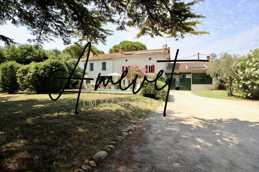 Luxus-Haus in Saint-Saturnin-lès-Avignon, Vaucluse