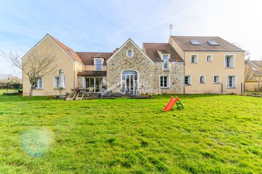 Luxury home in Villeneuve-le-Comte, Seine-et-Marne