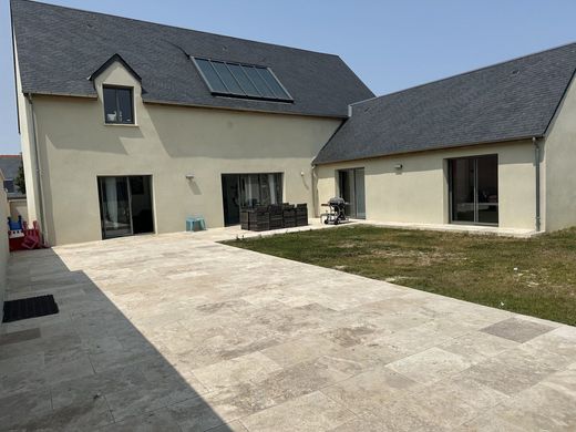 Casa di lusso a Montbazon, Indre-et-Loire