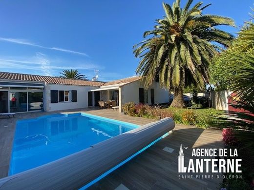 Luxury home in Saint-Pierre-d'Oléron, Charente-Maritime