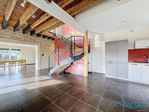 Maison de luxe à Davayé, Saône-et-Loire