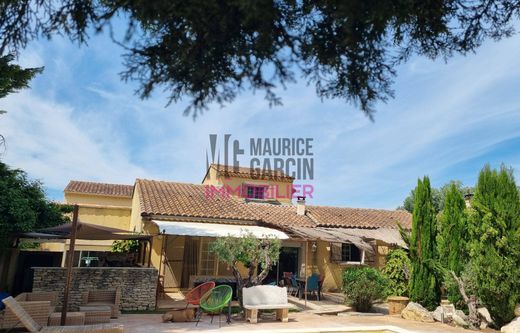 Luxury home in Entraigues-sur-la-Sorgue, Vaucluse