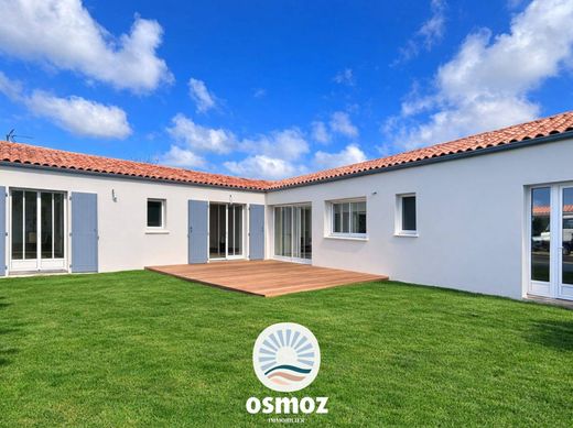Luxury home in Saint-Xandre, Charente-Maritime
