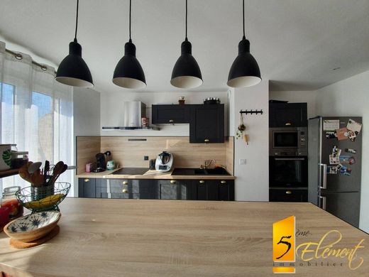 Apartament w Villeurbanne, Rhône