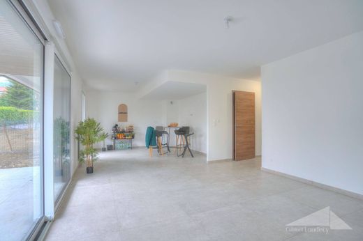 Apartament w Divonne-les-Bains, Ain